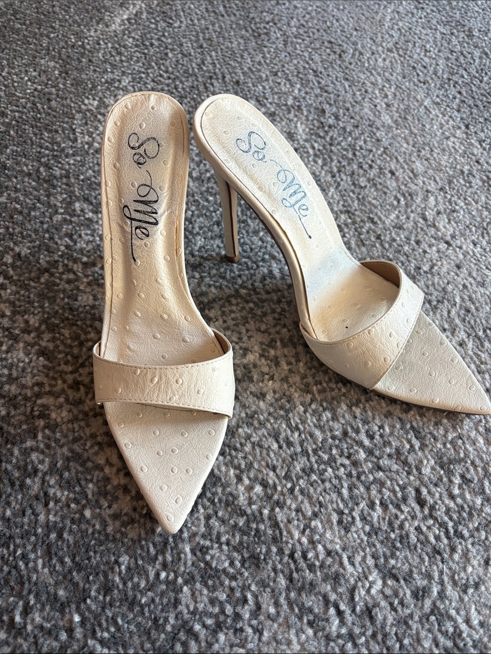 Miss Me, so me white Classic Pointed-Toe Slide Heels in Ivory